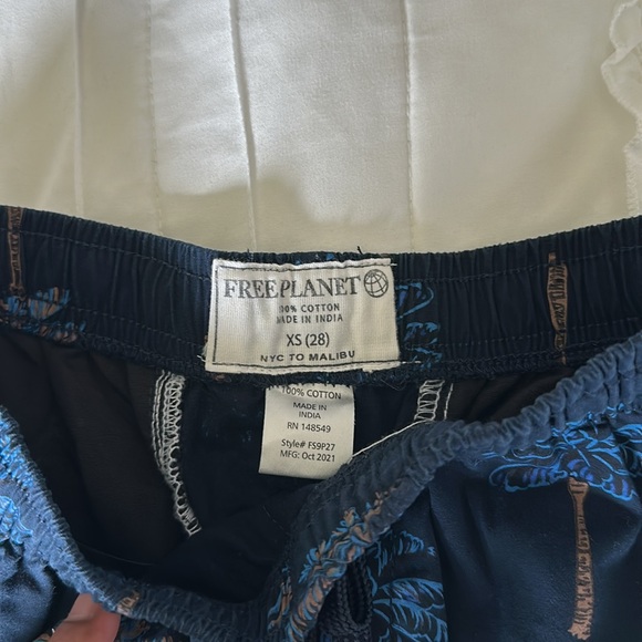 Freeplanet shorts size XS - Picture 2 of 2
